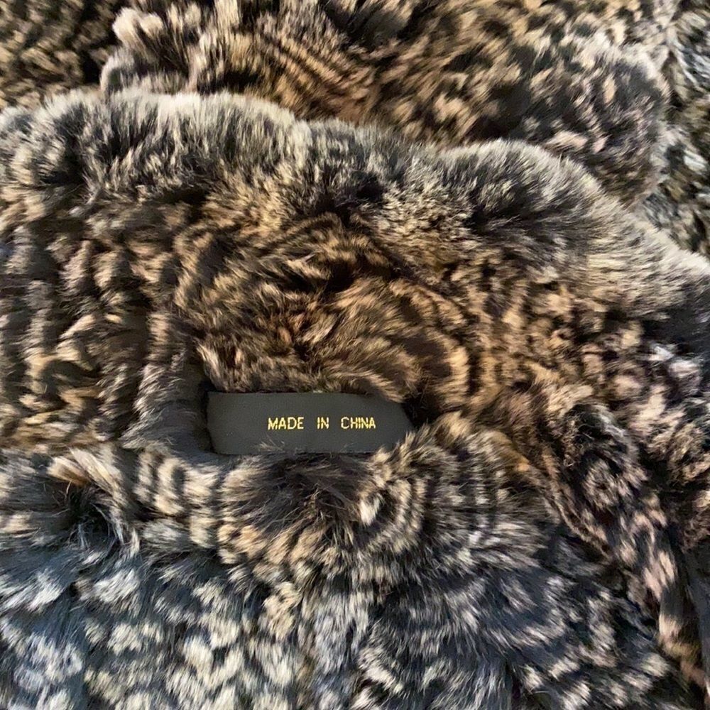 Large Womens Rabbit Scarf/Shawl With Pockets - Picture 5 of 5